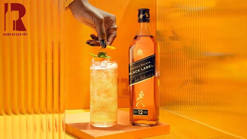 Johnnie Walker là thương hiệu rượu whisky cao cấp nổi tiếng đến từ Scotland