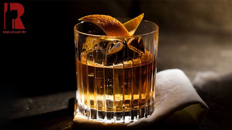 Hướng dẫn cách uống rượu mơ vảy vàng chuẩn như dân sành